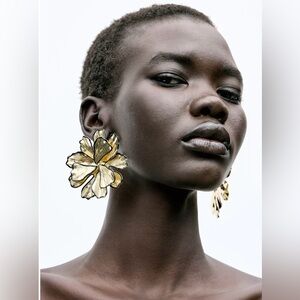 ZARA FLOWER EARRINGS
